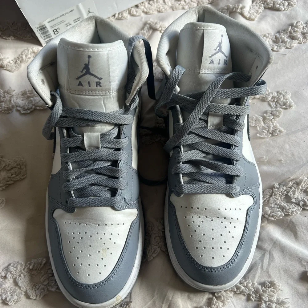 Nike women’s Air Jordan 1 mid